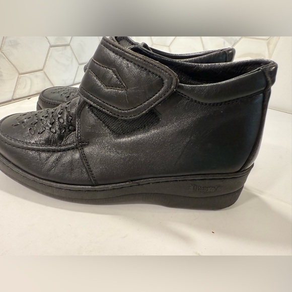 Calidad Pinosos Womans Black Comfort Walking Shoe Orthopedic Fastener Spain 6 WW - Picture 4 of 11